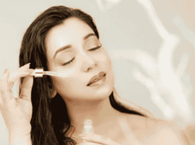 women applying serum on her face