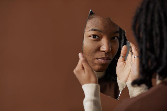 acne face wash results in mirror hold by girl